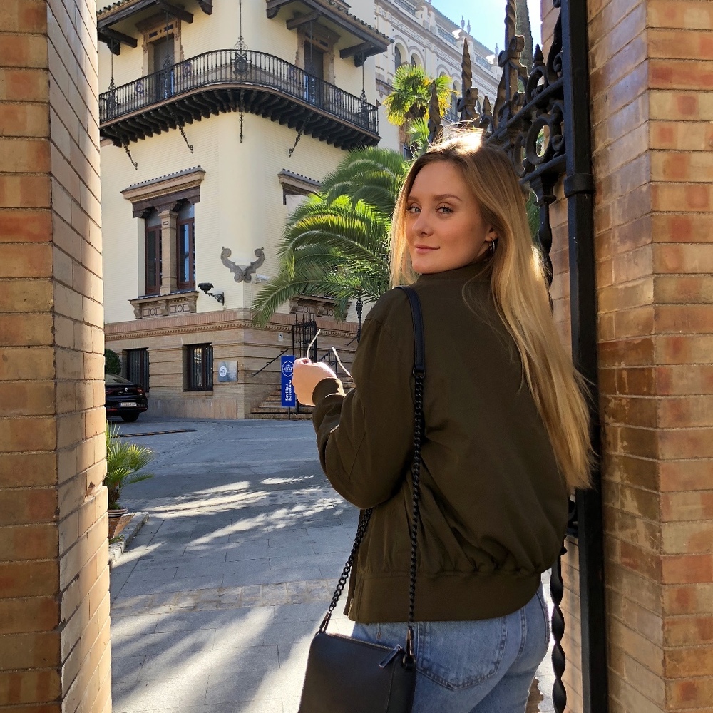 Meet your Posher, Becca